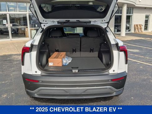 New 2025 Chevrolet Blazer EV LT image 27