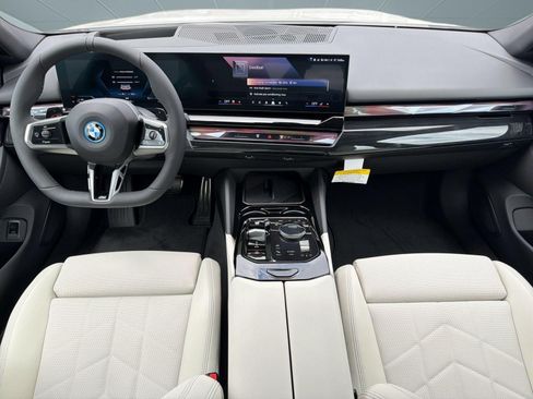 New 2026 BMW 330i Sedan w/ Convenience Package RWD image 15