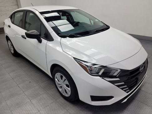 Used 2024 Nissan Versa S FWD image 11