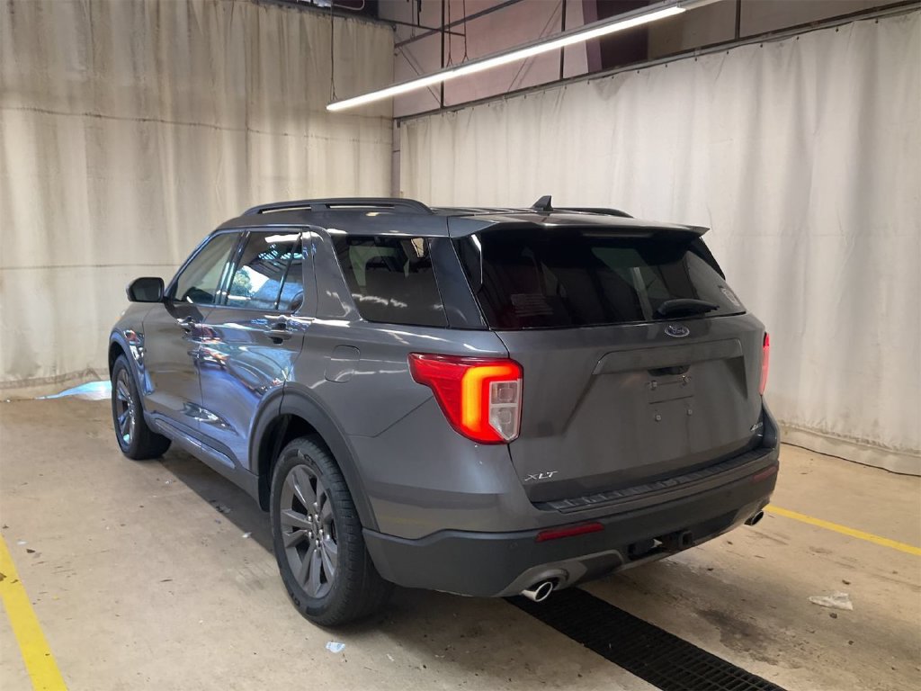Used 2021 Ford Explorer XLT w/ Equipment Group 202A AWD/4WD image 3