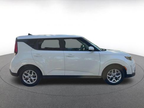 Used 2025 Kia Soul LX w/ LX Technology Package image 16