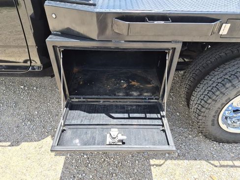 Used 2024 RAM 3500 Tradesman w/ Chrome Appearance Group AWD/4WD image 10