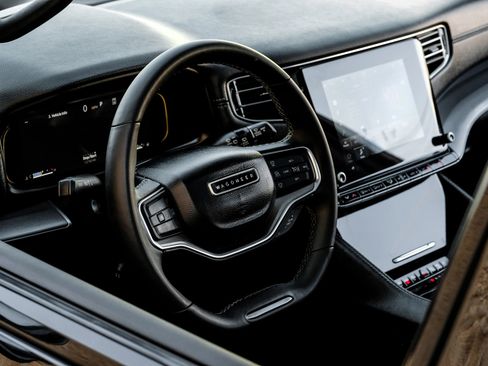 Used 2024 Jeep Wagoneer Series II w/ Convenience Group I image 20