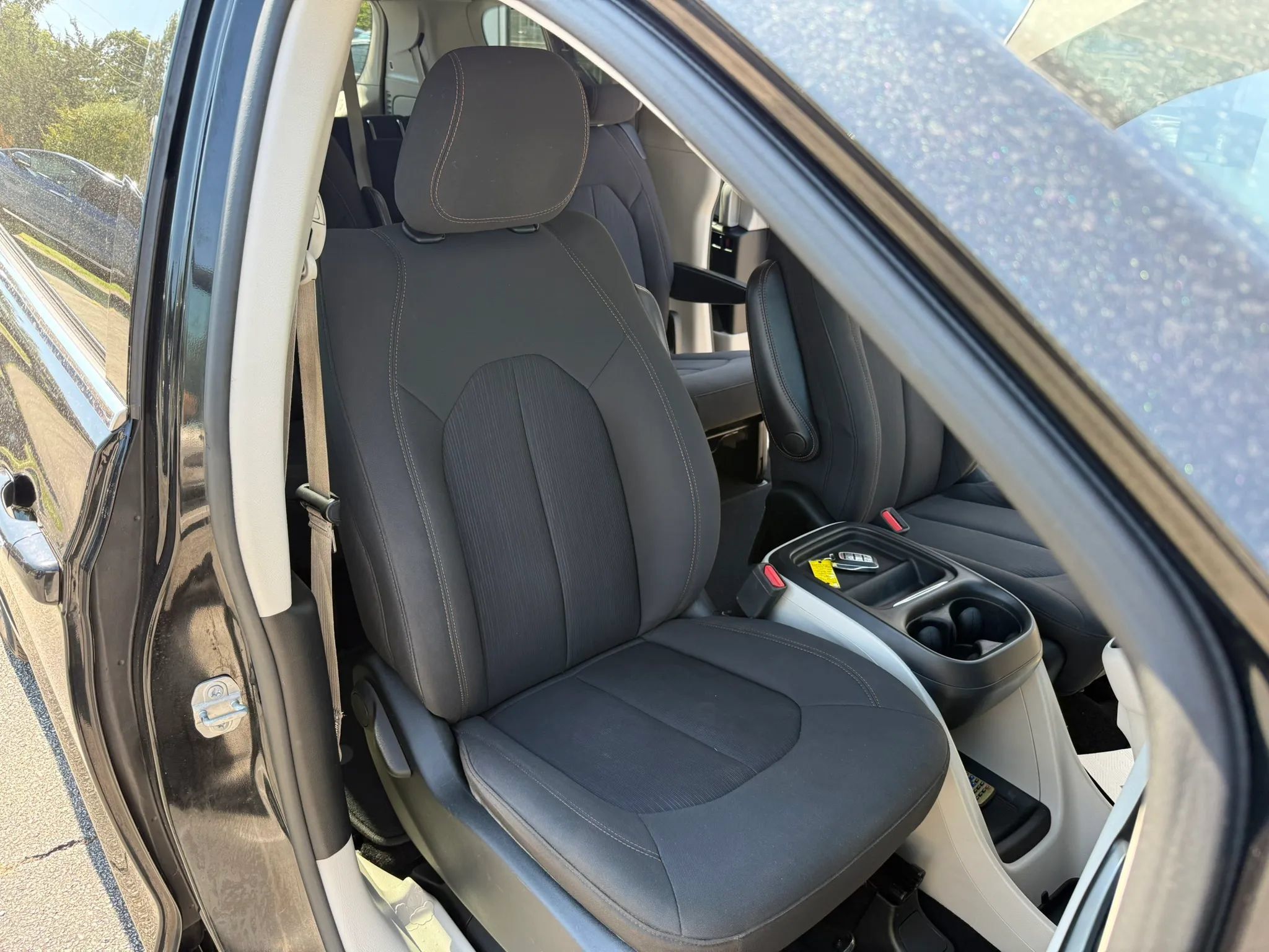 Used 2017 Chrysler Pacifica Touring Plus w/ Tire & Wheel Group FWD image 7