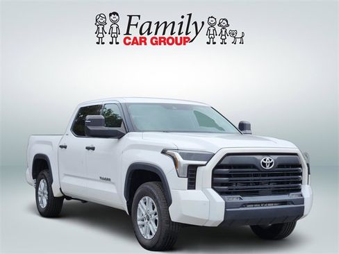 Used 2022 Toyota Tundra SR5 w/ SR5 Convenience Package image 2