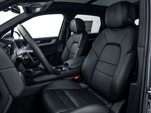 Certified 2026 Porsche Cayenne AWD/4WD image 19