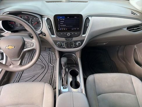 Used 2022 Chevrolet Malibu LT image 24