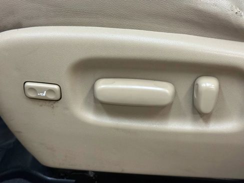 Used 2013 Toyota Highlander Limited image 26