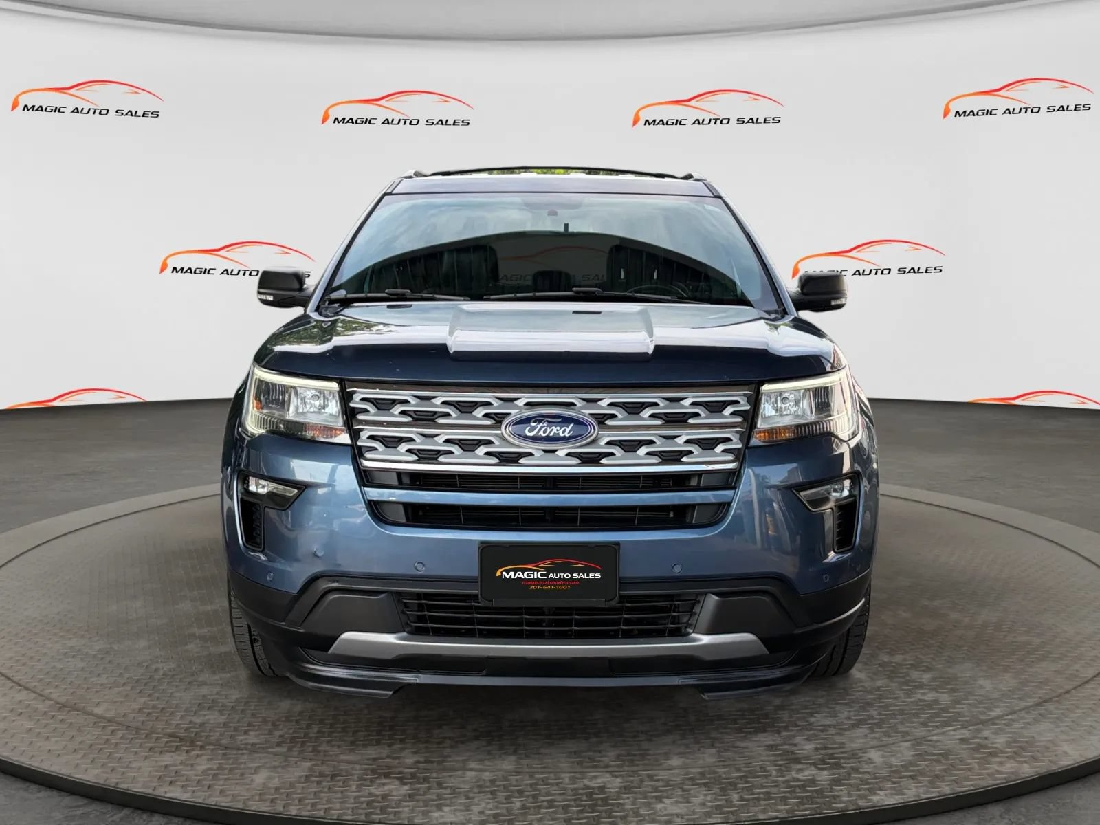 Used 2019 Ford Explorer XLT w/ Equipment Group 202A AWD/4WD image 3