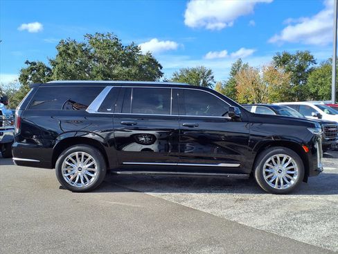 Used 2023 Cadillac Escalade ESV Premium Luxury image 3