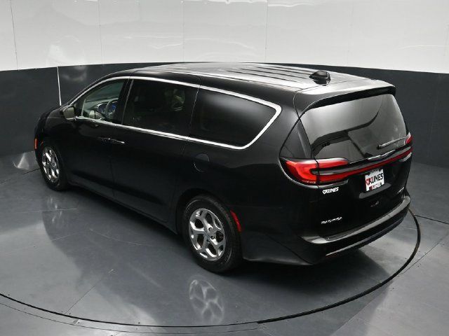 Certified 2024 Chrysler Pacifica Limited FWD image 57