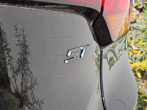 Used 2023 Buick Encore GX Select w/ Sport Touring Package FWD image 11