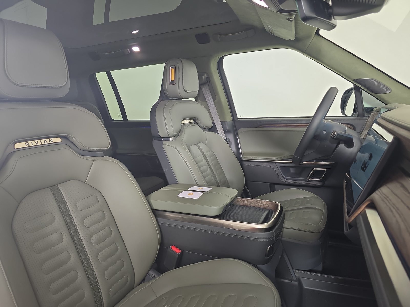 Used 2022 Rivian R1S Launch Edition Quad AWD/4WD image 25