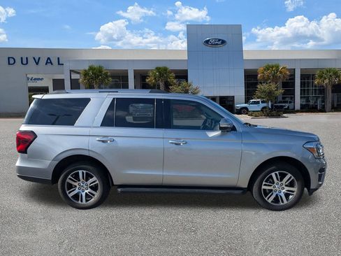 Used 2024 Ford Expedition Limited RWD image 3