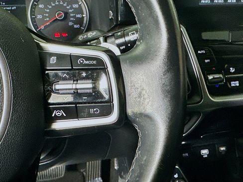 Used 2022 Kia Sorento S image 17