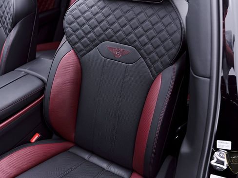 Used 2024 Bentley Bentayga AWD/4WD image 56
