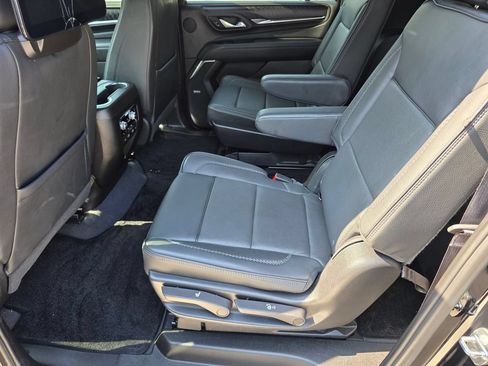 Used 2023 GMC Yukon XL Denali w/ Advanced Technology Package AWD/4WD image 11
