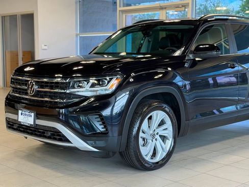 Used 2023 Volkswagen Atlas SE w/ Panoramic Sunroof Package AWD/4WD image 3