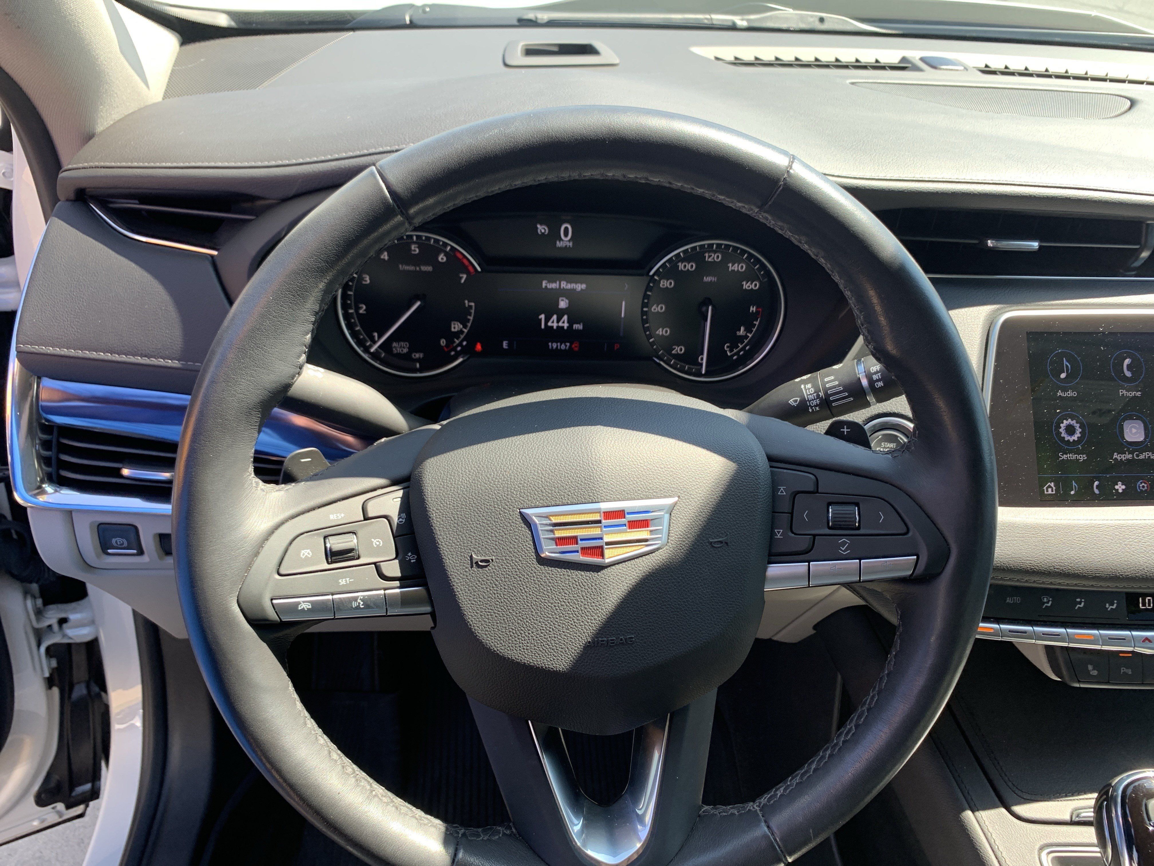 Used 2023 Cadillac XT4 Luxury w/ Cold Weather Package FWD image 18