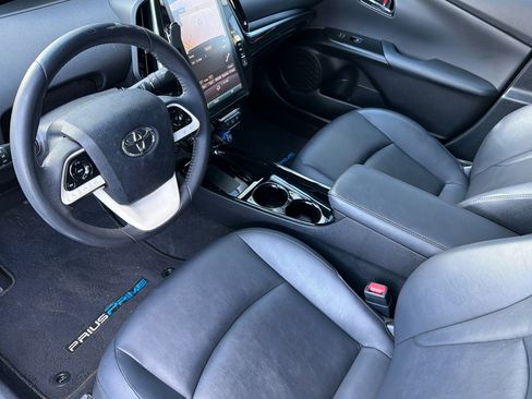 Used 2017 Toyota Prius Prime Premium image 11