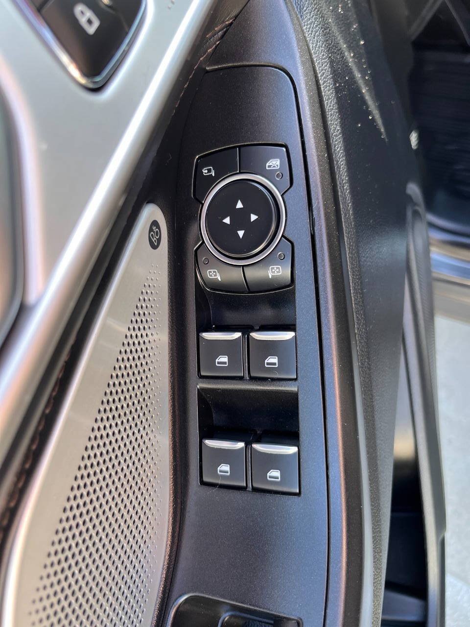Used 2020 Ford Explorer Platinum w/ Premium Technology Package AWD/4WD image 22