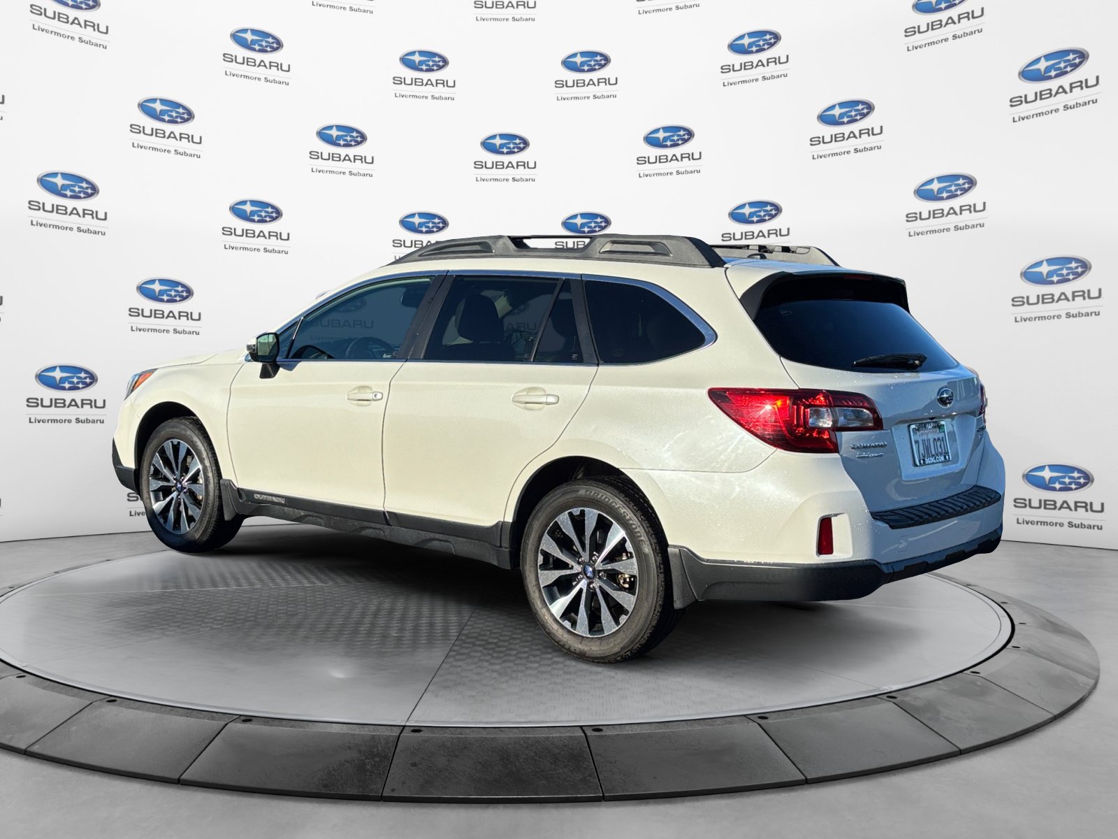 Used 2015 Subaru Outback 2.5i Limited AWD/4WD image 4