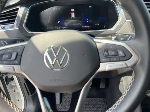 Used 2024 Volkswagen Tiguan SE AWD/4WD image 18