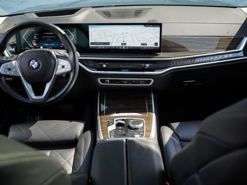 Used 2025 BMW X7 xDrive40i w/ Premium Package AWD/4WD image 21