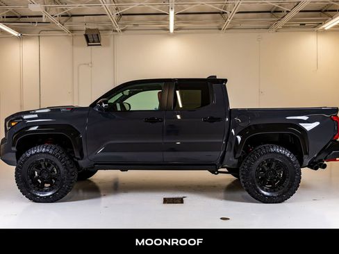 Used 2025 Toyota Tacoma TRD Pro AWD/4WD image 6