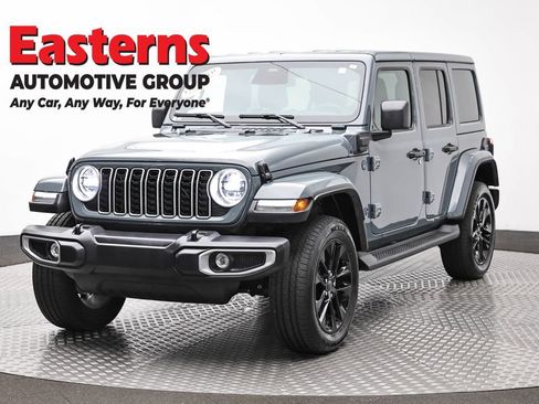Used 2025 Jeep Wrangler Unlimited Sahara AWD/4WD image 1