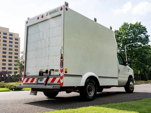 Used 2019 Ford E-350 and Econoline 350 Super Duty w/ Power Windows & Locks Group RWD image 5