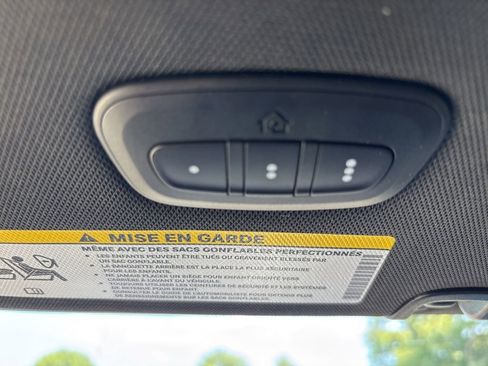 Used 2025 Chrysler Pacifica Limited FWD image 40