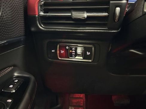 Used 2023 Lincoln Corsair Reserve w/ Rear Removable Package Tray image 37