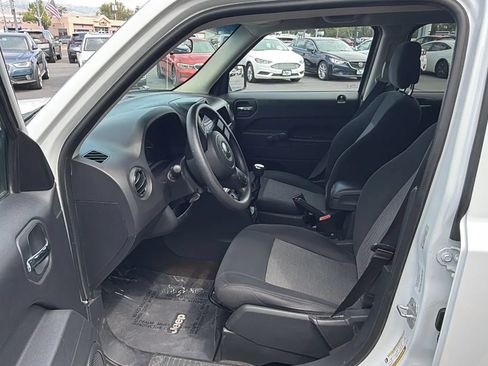Used 2014 Jeep Patriot Sport FWD image 9