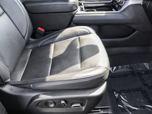 Used 2022 GMC Yukon XL Denali AWD/4WD image 39