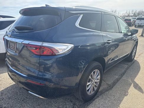Used 2023 Buick Enclave Essence image 5