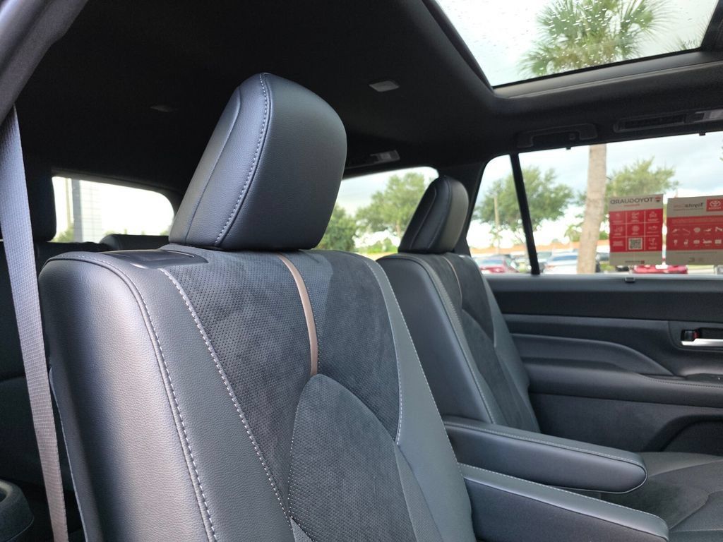 New 2026 Toyota Grand Highlander AWD Hybrid image 18