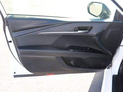 Used 2025 Toyota Camry SE image 8