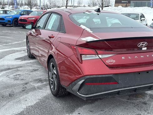 Used 2025 Hyundai Elantra Sport image 8