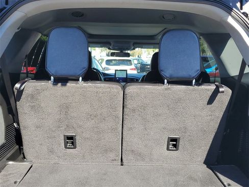 Used 2022 Ford Explorer Limited w/ Limited Technology Package image 9