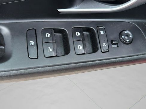 Used 2021 Hyundai Elantra SE image 17