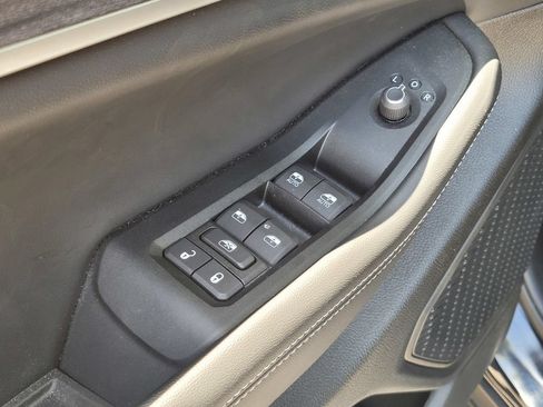 Used 2024 Jeep Grand Cherokee Limited w/ Luxury Tech Group II AWD/4WD image 16