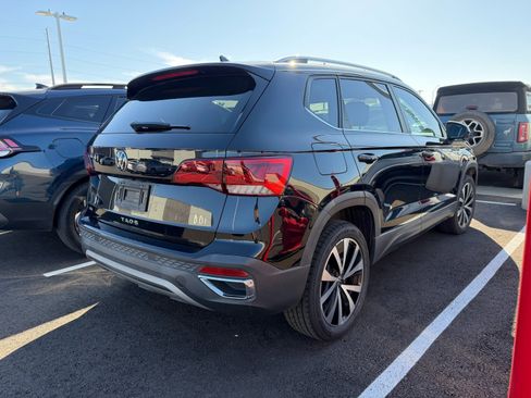 Used 2022 Volkswagen Taos SE image 3