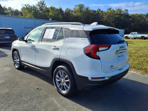 Used 2023 GMC Terrain SLT w/ Tech Package image 4
