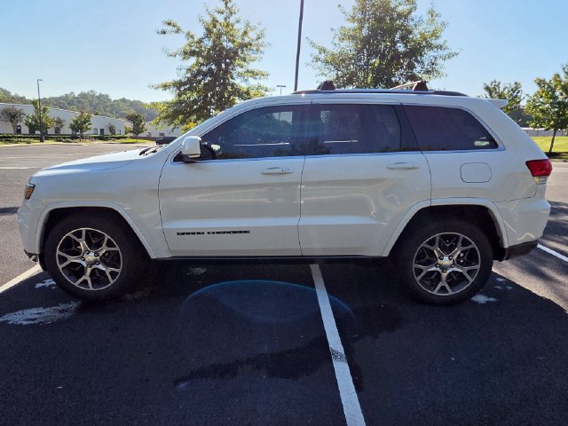 Used 2018 Jeep Grand Cherokee Limited AWD/4WD image 18