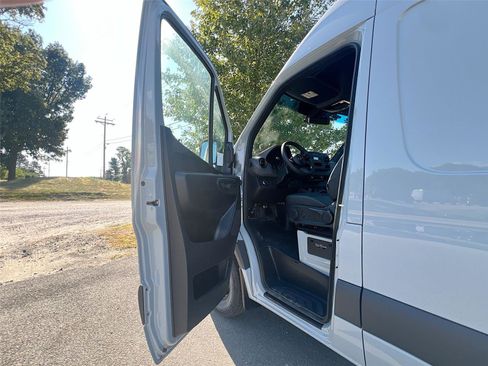 New 2025 Mercedes-Benz Sprinter 2500 image 15