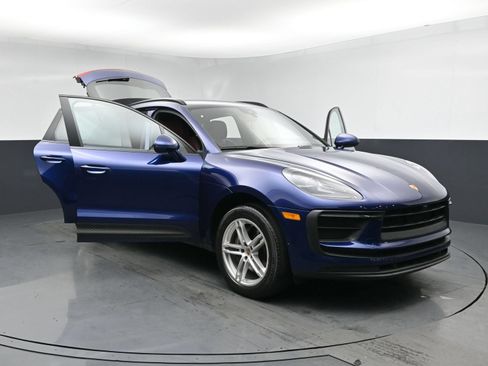 Used 2022 Porsche Macan AWD/4WD image 27