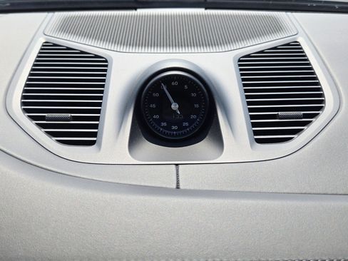 Used 2025 Porsche Cayenne Coupe image 18