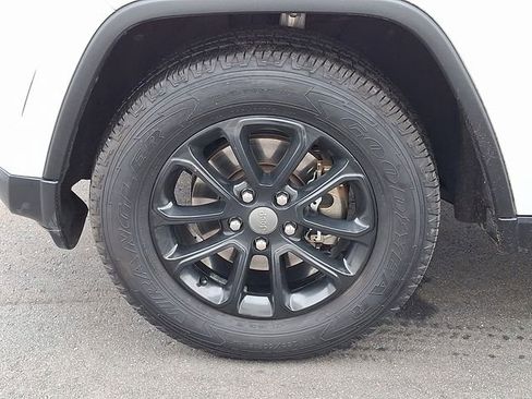 Used 2016 Jeep Grand Cherokee Limited image 27