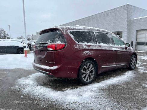 Used 2019 Chrysler Pacifica Limited w/ Tire & Wheel Group image 17